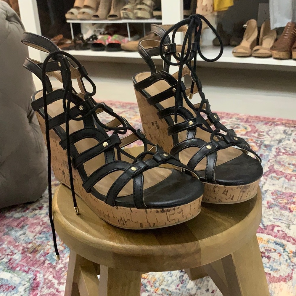 Black wedges